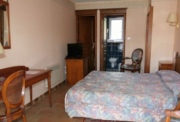 hotel-treport-Chambre-standard-patio-4-768x412