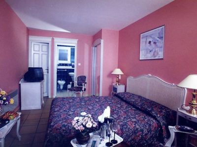 hotel-treport-Chambre-standard-patio-3-768x541