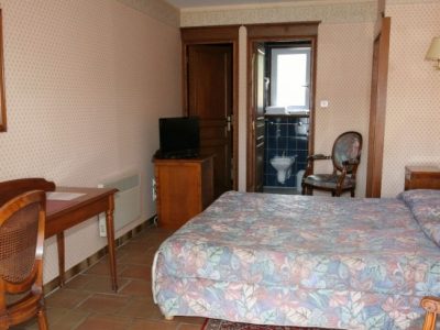 hotel-treport-Chambre-standard-patio-4-768x412